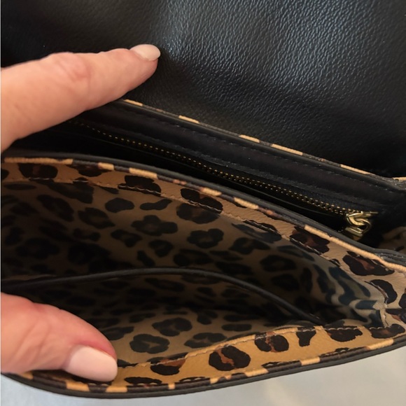 Stylish Tory Burch Leopard Print Crossbody Bag - Picture 7 of 9